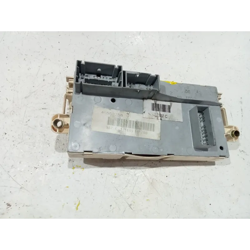 Recambio de caja reles / fusibles para alfa romeo 147 (190)(2000) 1.9 jtd 16v referencia OEM IAM 46558758  