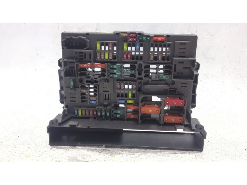 CAJA RELES / FUSIBLES 9119444 