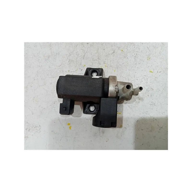 Recambio de valvula aire adicional para opel insignia sports tourer (2008) referencia OEM IAM 55558101  