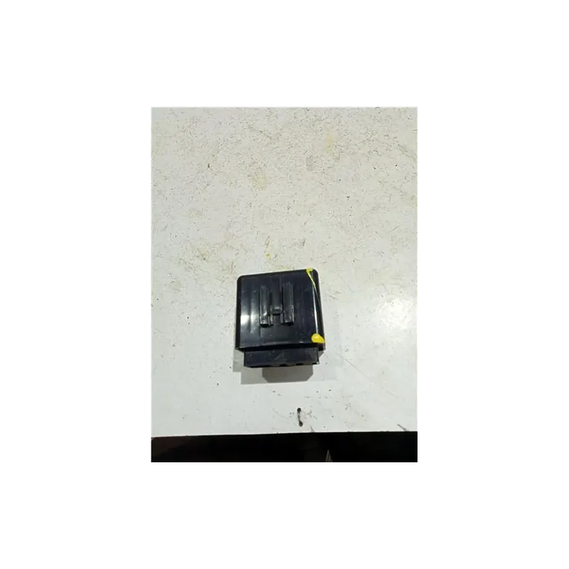 Recambio de caja reles para mitsubishi colt (cj0a)(1996) referencia OEM IAM MB261623  