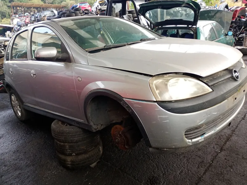opel corsa c (x01) del año 2002