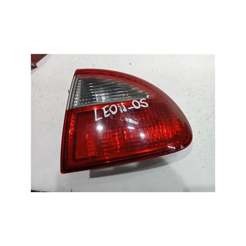 Recambio de piloto trasero derecho para seat leon (1m1)(11.1999) tdi referencia OEM IAM 1M6945096A  