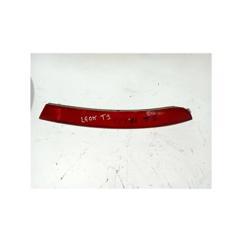 Recambio de reflectante izquierdo paragolpes trasero para seat leon (1p1)(05.2005) tdi 16v referencia OEM IAM 1P0945105B  