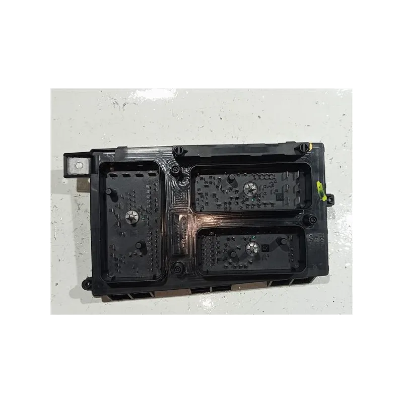 Recambio de caja fusibles/rele para opel astra h berlina (2004) 1.6 referencia OEM IAM 13206754  