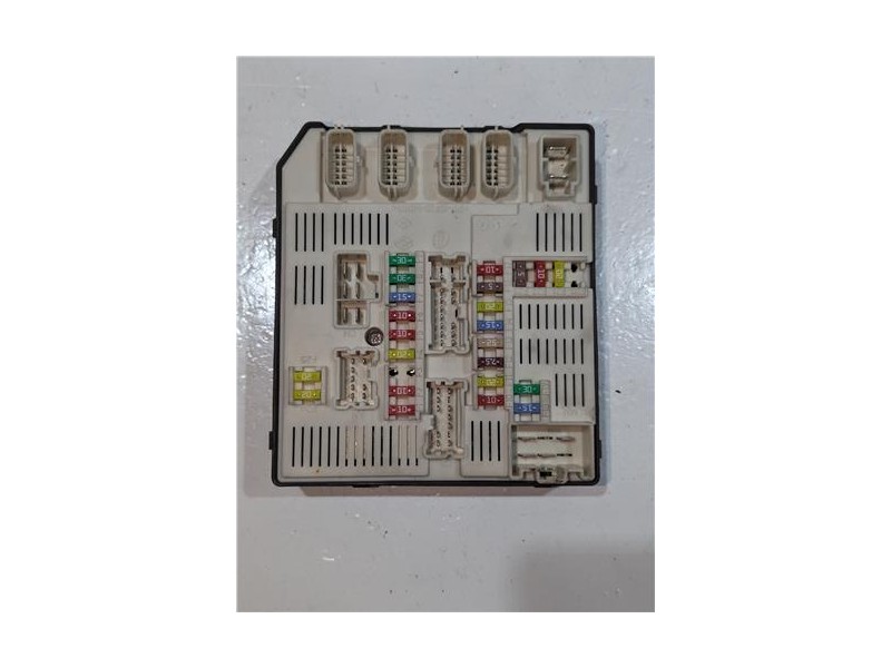 Recambio de caja fusibles/rele para renault megane iii berlina 5p (2008) 1.5 authentique [1,5 ltr. - 63 kw dci diesel cat] refer