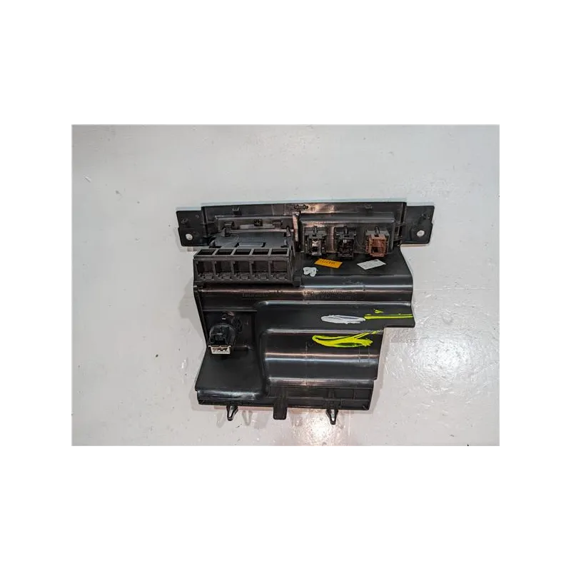 Recambio de embellecedor consola central para peugeot 207 (2006) 1.4 16v referencia OEM IAM 9685804377  