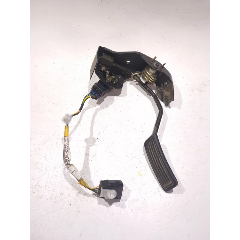 Recambio de potenciometro pedal para toyota avensis berlina (t25)(2003) executive berlina d-cat referencia OEM IAM   