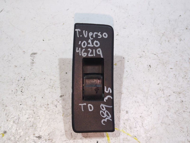 Recambio de botonera puerta trasera derecha para toyota verso (aur2/zgr2)(2009) 2.0 d-4d referencia OEM IAM 74710F010  