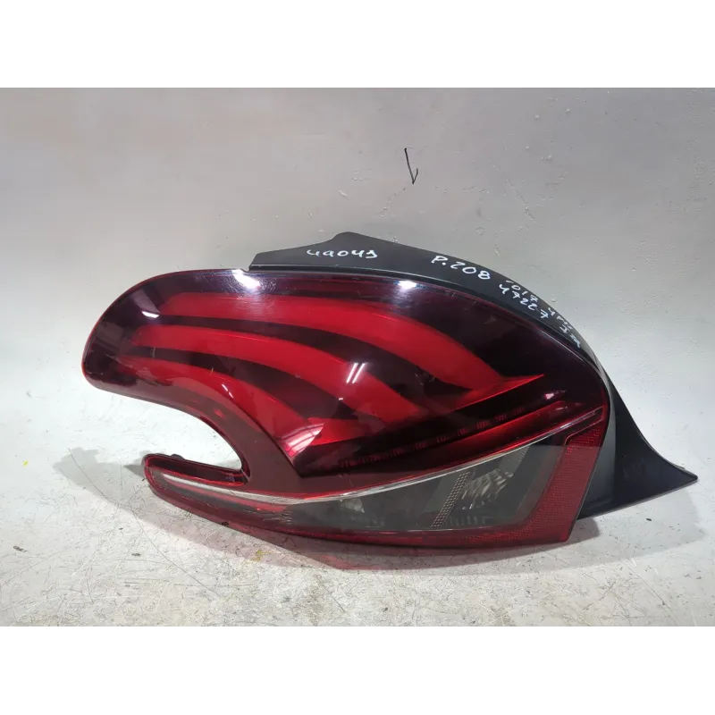Recambio de piloto trasero derecho para peugeot 208 i (ca_, cc_) 1.2 vti 82 referencia OEM IAM 9810343080  