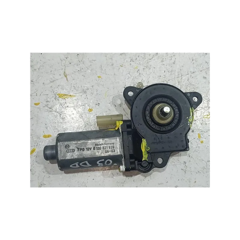 Recambio de motor elevalunas delantero derecho para ford fiesta (cbk)(2002) referencia OEM IAM 0130821939  