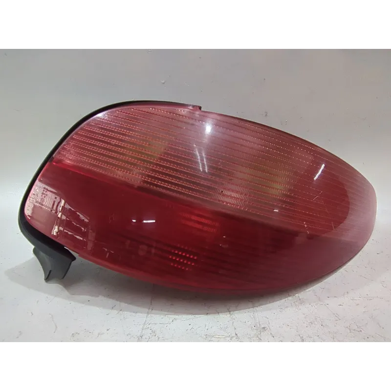 Recambio de piloto trasero derecho para peugeot 206 cc cabrio-coupé (2001) 1.6 16v referencia OEM IAM 2531D  