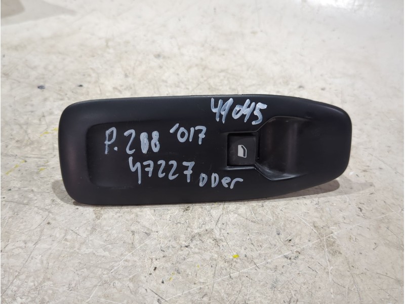 Recambio de mando elevalunas delantero derecho para peugeot 208 i (ca_, cc_) 1.2 vti 82 referencia OEM IAM E31435  