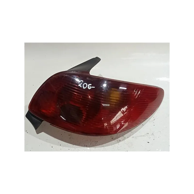 Recambio de piloto trasero derecho para peugeot 206 (1998) 1.4 hdi eco 70 referencia OEM IAM PILOTO TRASERO  