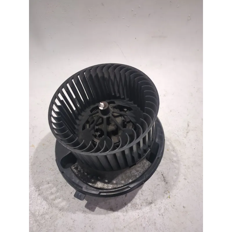 Recambio de motor calefaccion para audi a3 (8p1) 2.0 tdi 16v referencia OEM IAM F983228M  
