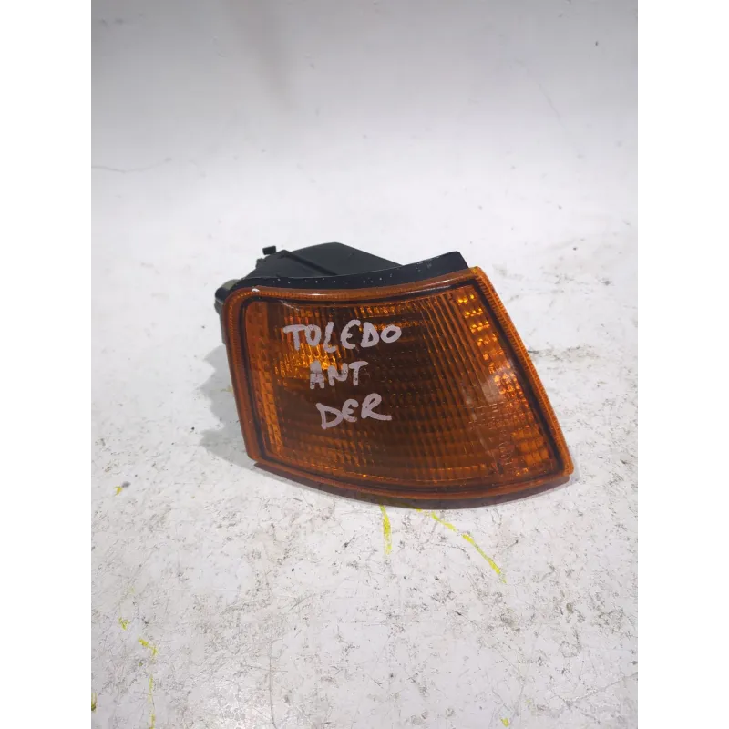 Recambio de piloto delantero derecho para seat toledo i (1l2) 1.9 td referencia OEM IAM HELLA A2810881  
