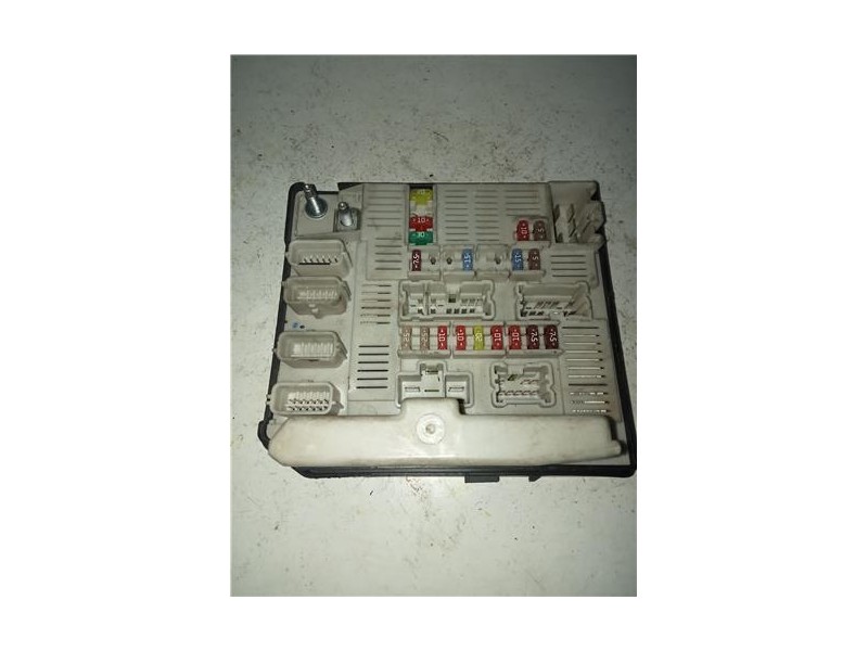 Recambio de caja fusibles/rele para renault scenic i (ja...)(1999) 1.8 16v expression [1,8 ltr. - 85 kw] referencia OEM IAM 8200