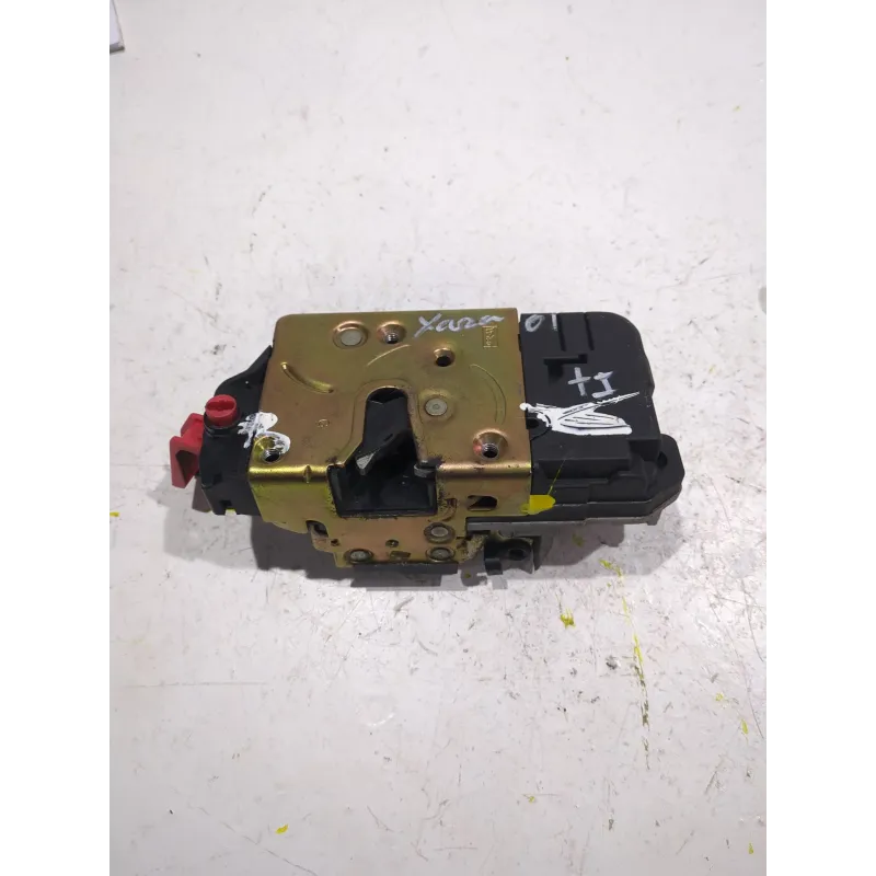 Recambio de cerradura puerta trasera izquierda para citroën xsara 1.9 d referencia OEM IAM   