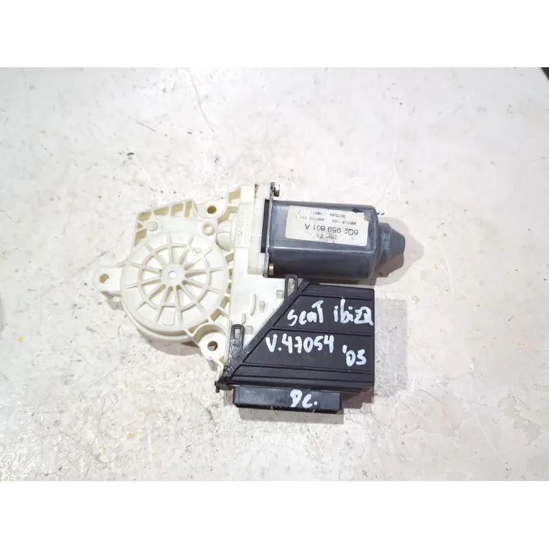 Recambio de motor elevalunas delantero derecho para seat ibiza iii (6l1) 1.9 sdi referencia OEM IAM 6Q2959801A  