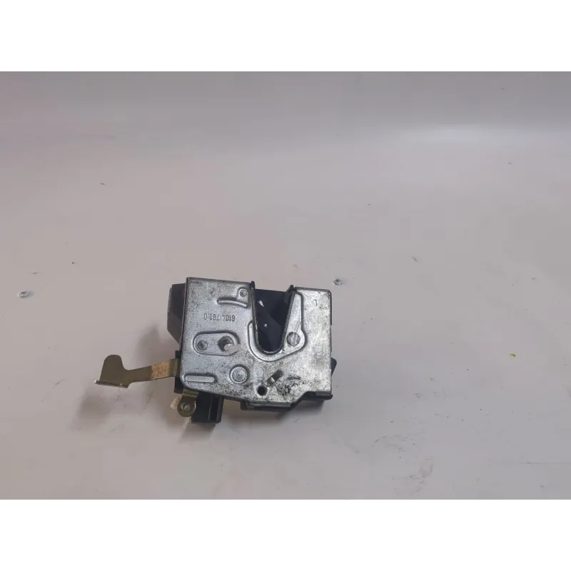 Recambio de cerradura puerta delantera izquierda para bmw 5 (e34) 524 td referencia OEM IAM 81047810  