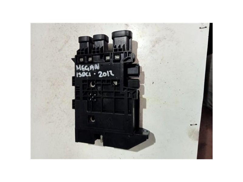 Recambio de caja fusibles/rele para renault megane iii berlina 5p (2008) 1.5 authentique [1,5 ltr. - 63 kw dci diesel cat] refer