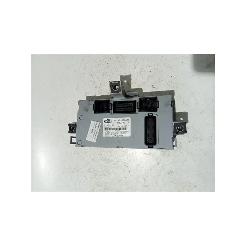Recambio de caja fusibles/rele para fiat stilo (192)(2001) 1.9 jtd (192_xe1a) referencia OEM IAM 501862630003  
