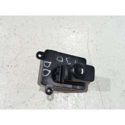 MANDO ELEVALUNAS DELANTERO DERECHO 935752L011 