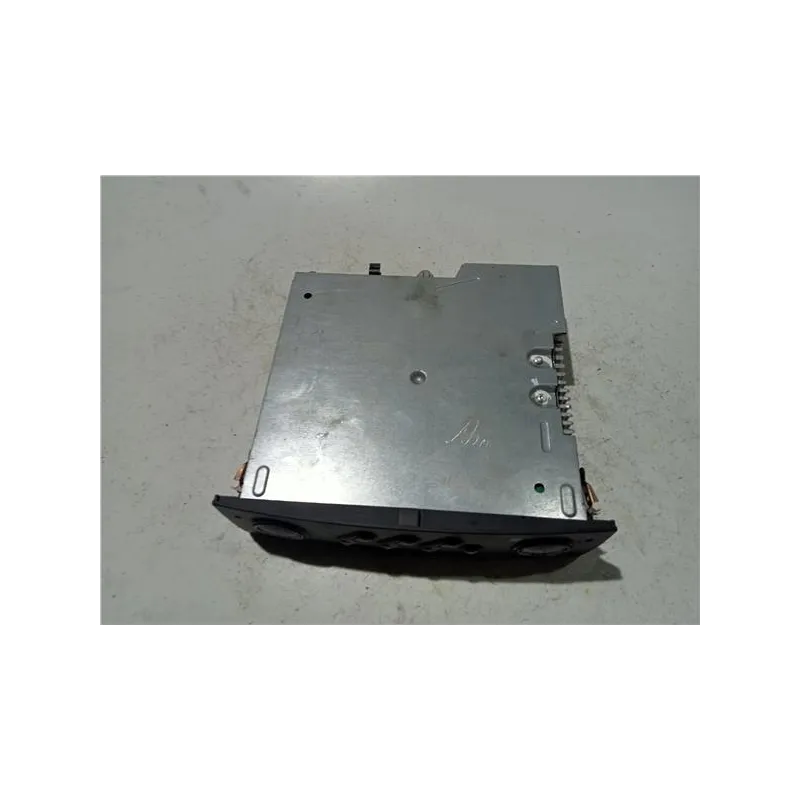 Recambio de radio cd para renault clio iii (2005) 1.1 75 cv referencia OEM IAM 8200483757T  