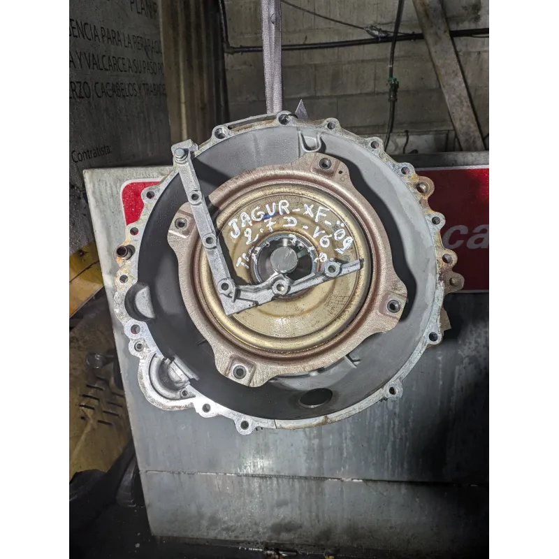 Recambio de caja cambios automatica para jaguar xf v6 diesel luxury v6 diesel cat referencia OEM IAM 8X237000AE  