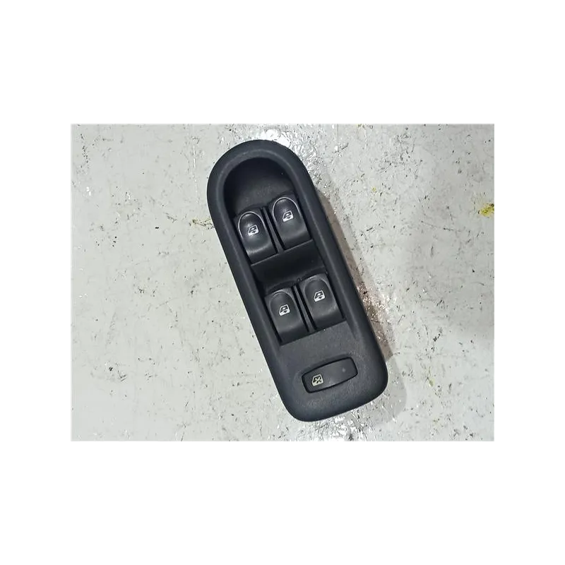 Recambio de mando elevalunas delantero izquierdo para renault clio iii (2005) 1.1 75 cv referencia OEM IAM 8200356541  