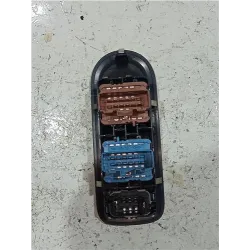 Recambio de mando elevalunas delantero izquierdo para renault clio iii (2005) 1.1 75 cv referencia OEM IAM 8200356541  