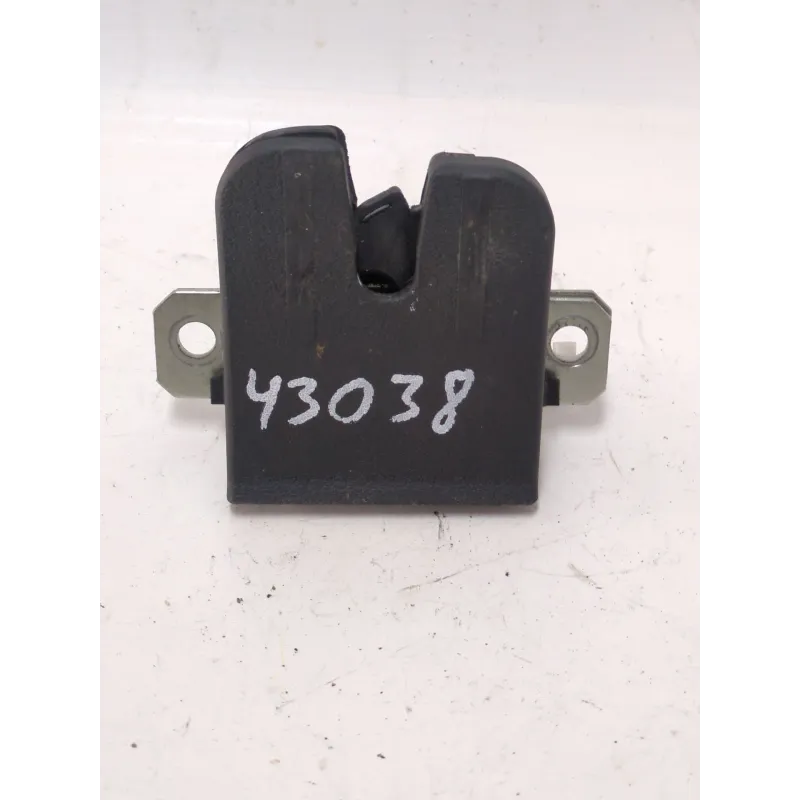 Recambio de cerradura maletero / porton para volkswagen polo (6n2) 1.4 referencia OEM IAM   