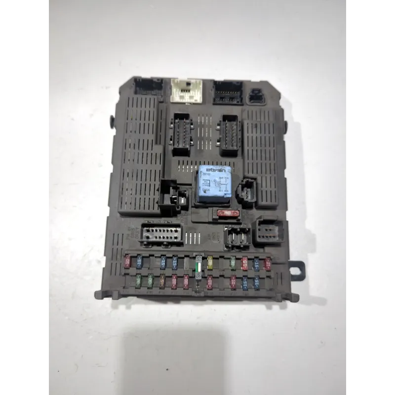 Recambio de caja reles / fusibles para citroën c5 berlina hdi (dcrhzb, dcrhze) referencia OEM IAM 9637466180  