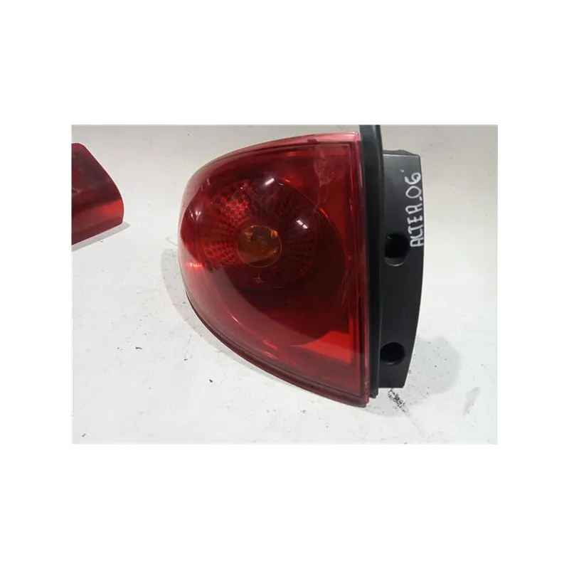 Recambio de piloto trasero izquierdo para seat altea (5p1)(03.2004) 1.6 referencia OEM IAM 5P0945257  