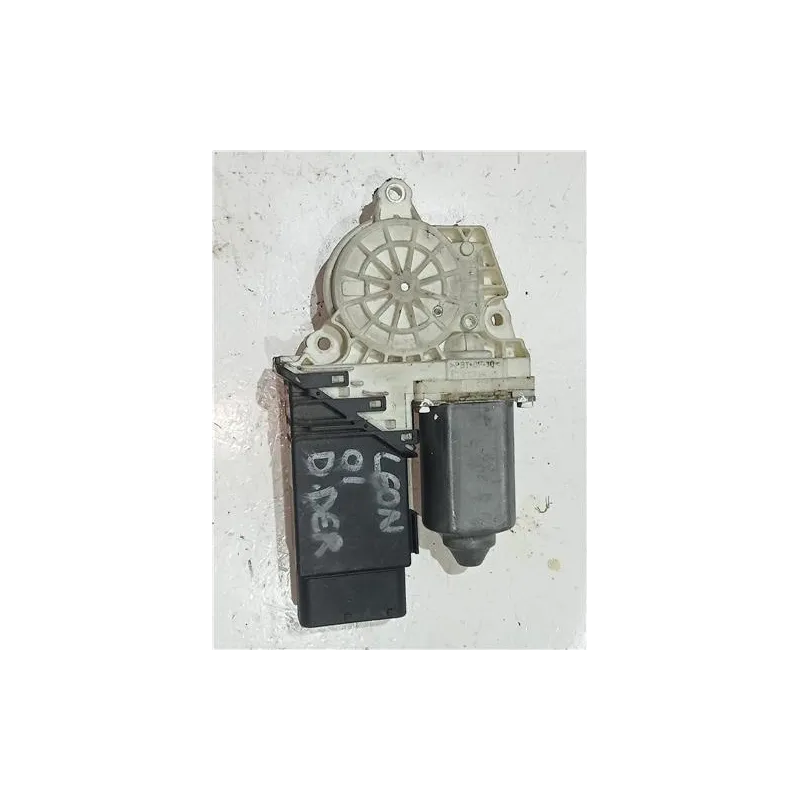 Recambio de motor elevalunas delantero derecho para seat leon (1m1)(11.1999) tdi referencia OEM IAM 9776101436203 F005S00052  
