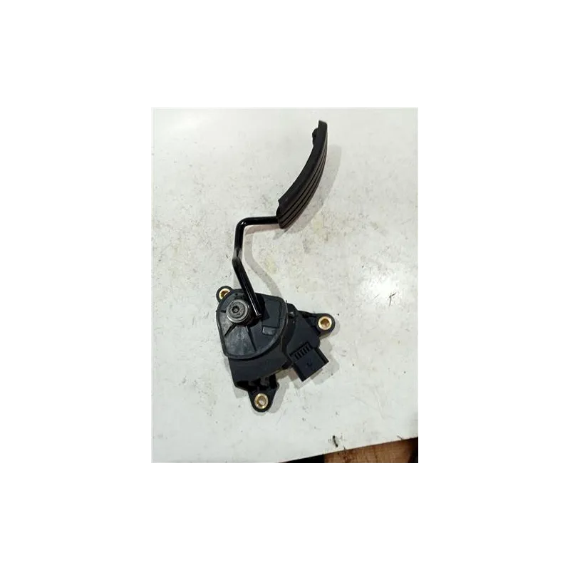 Recambio de potenciometro pedal gas para renault clio iii (2005) 1.1 75 cv referencia OEM IAM 8200297342A  