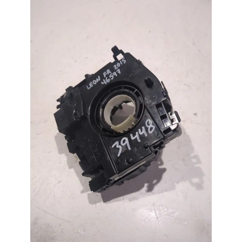 Recambio de anillo airbag para seat leon st (5f8) 2.0 tdi referencia OEM IAM 5Q0953549E  