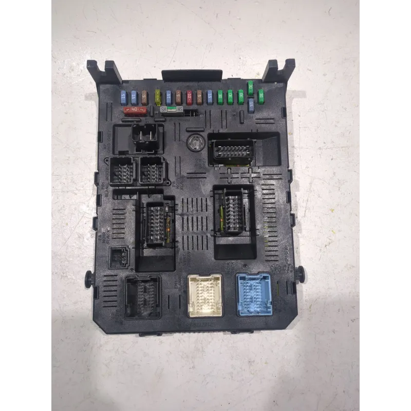 Recambio de caja reles / fusibles para peugeot 307 break (3e) 1.6 hdi 110 referencia OEM IAM 216760315B  