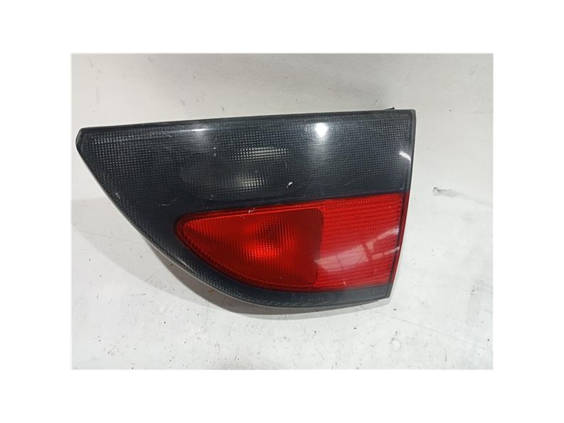 Recambio de piloto porton trasero derecho para renault megane i classic (la0)(1996) 1.9 d (la0a, la0u) referencia OEM IAM 770083