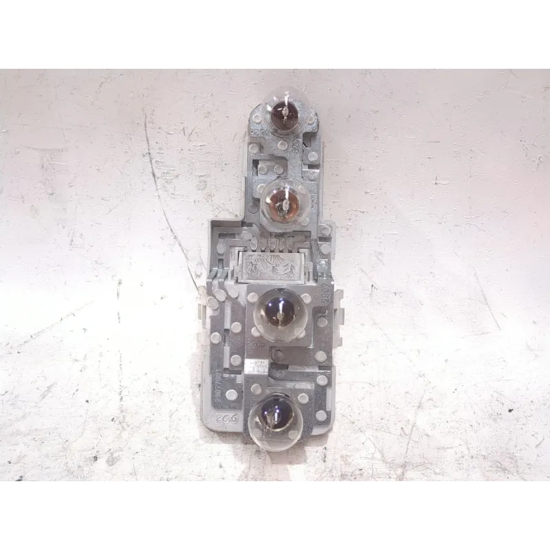 Recambio de portalamparas para audi a3 (8l1) 1.9 tdi referencia OEM IAM 8L0945257  
