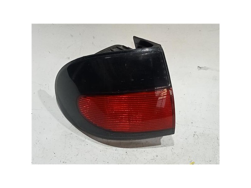 Recambio de piloto trasero izquierdo para renault megane i classic (la0)(1996) 1.9 d (la0a, la0u) referencia OEM IAM 7700838530 