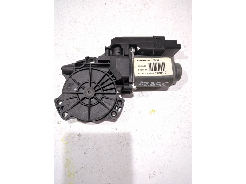 Recambio de motor elevalunas delantero derecho para kia cee´d hatchback (ed) 1.6 crdi 115 referencia OEM IAM 402054D  