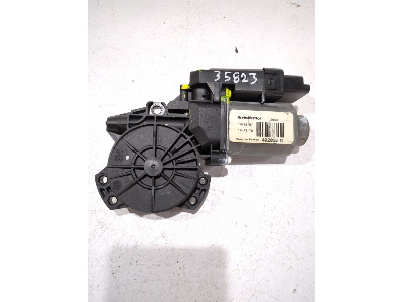 Recambio de motor elevalunas delantero derecho para kia cee´d hatchback (ed) 1.6 crdi 115 referencia OEM IAM 402058D  