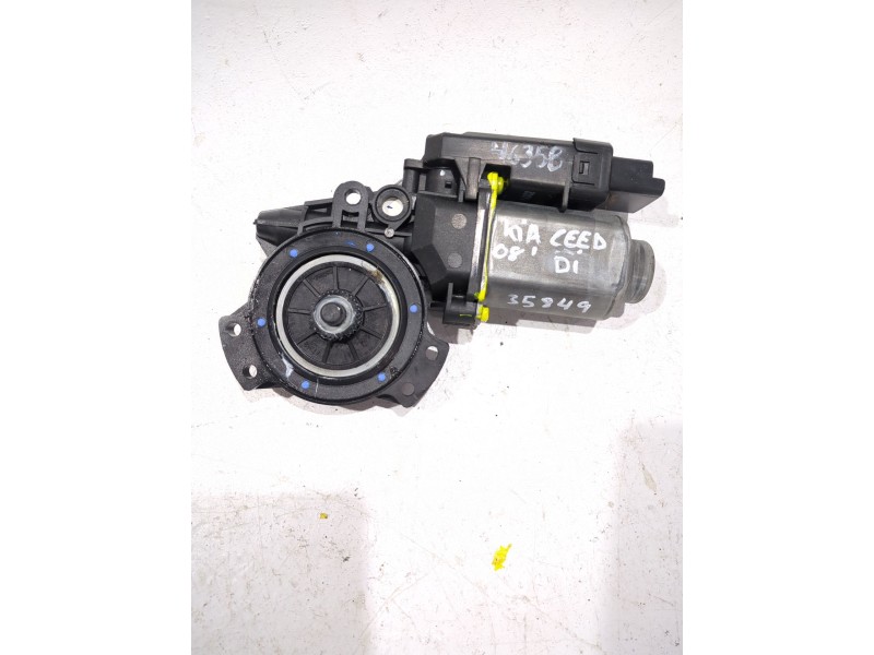 Recambio de motor elevalunas delantero izquierdo para kia cee´d hatchback (ed) 1.6 crdi 115 referencia OEM IAM 402055D  