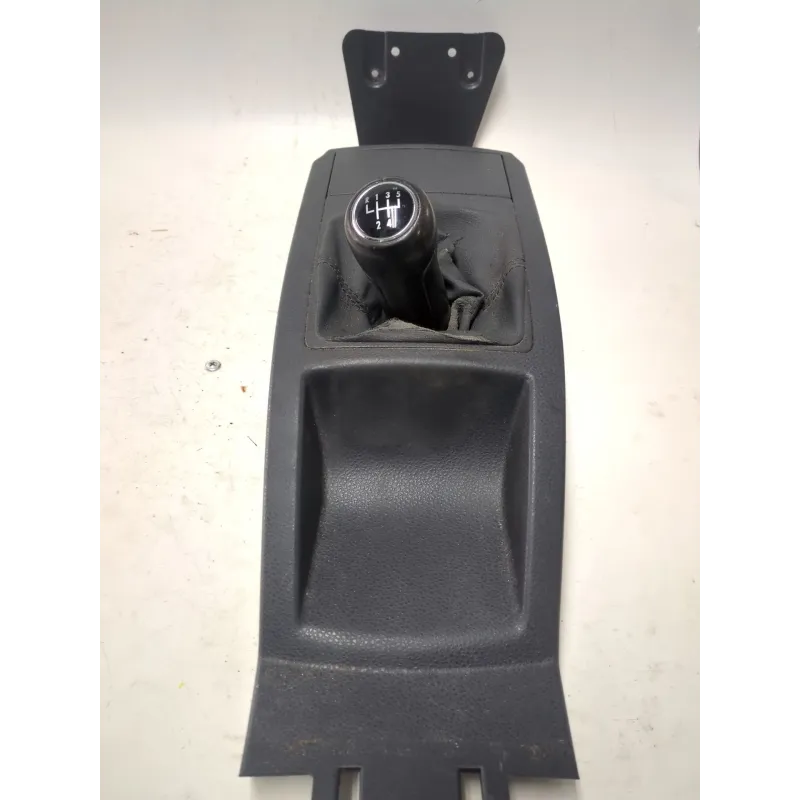 Recambio de embellecedor palanca cambio para volkswagen polo iv (9n_, 9a_) 1.4 tdi referencia OEM IAM 6Q1863241  