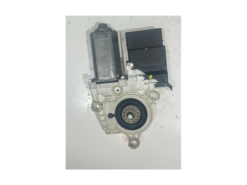 Recambio de motor elevalunas trasero izquierdo para volkswagen golf iv berlina (1j1)(1997) 1.6 16v referencia OEM IAM 9776105406