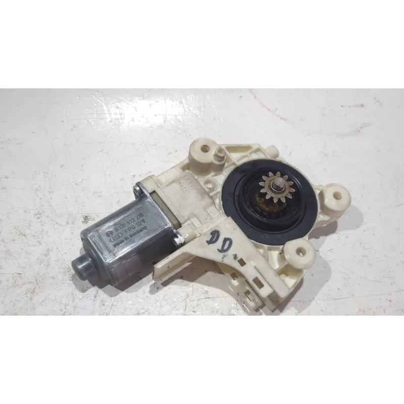 Recambio de motor elevalunas delantero derecho para ford focus iii 1.6 tdci referencia OEM IAM 0130822216  