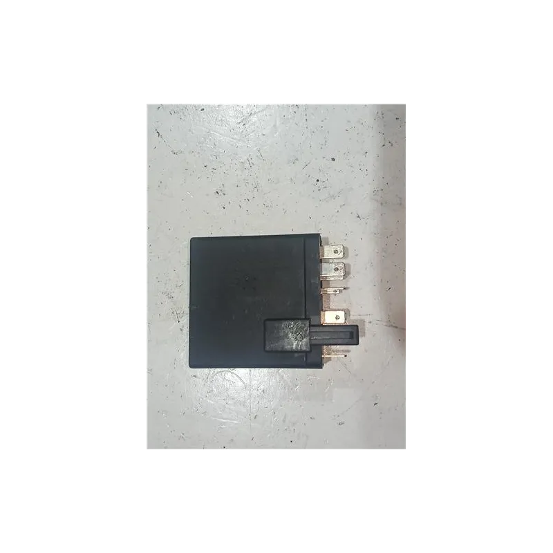 Recambio de caja reles para audi 200 (447)(1983) 2.1 turbo referencia OEM IAM 412214003001  