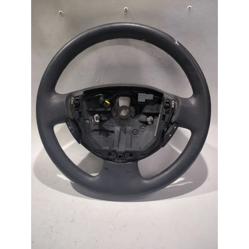 Recambio de volante para renault clio iii 1.1 referencia OEM IAM 8200057418  
