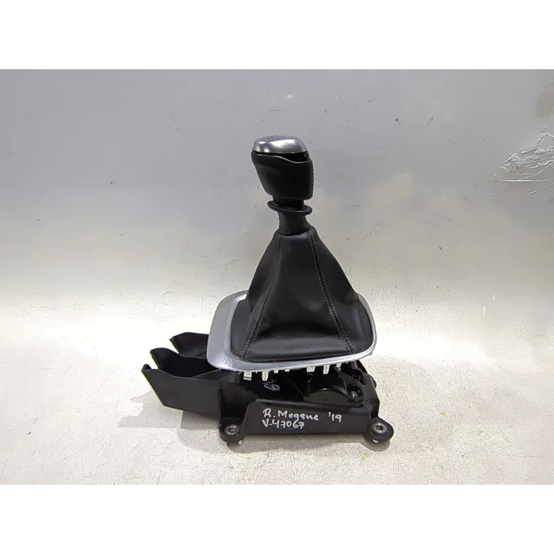 Recambio de palanca de cambio para renault megane iv sedán 1.3 tce 140 (lvnb) referencia OEM IAM 341042886R  