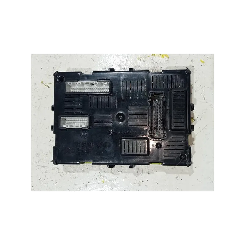 Recambio de caja fusibles/rele para renault clio iii (2005) 1.1 75 cv referencia OEM IAM 8200652285B 281187755C  